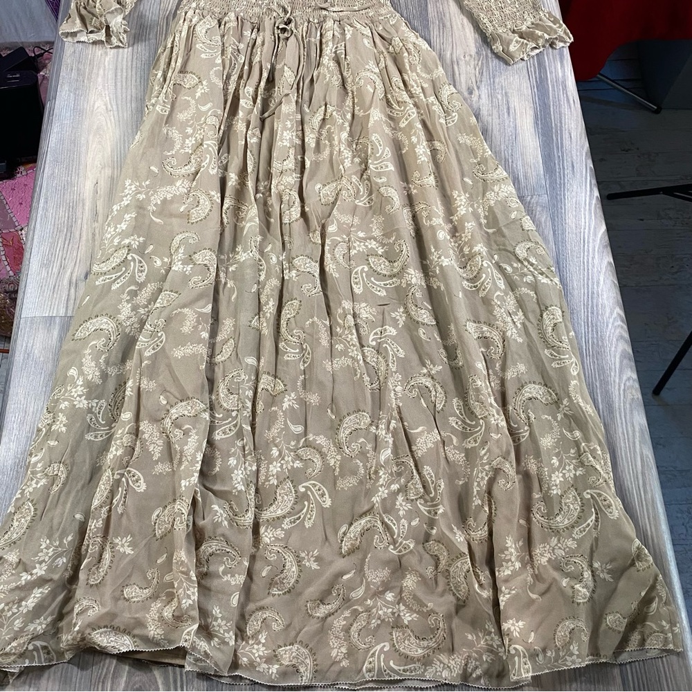 COPY - HANSEN&GRETEL Adorable paisley dress on or of shoulder puff sleeve. - Picture 6 of 14